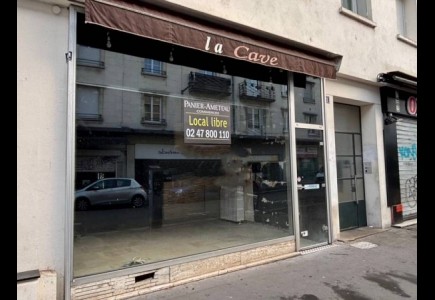 TRES BEAU LOCAL COMMERCIAL DE 80 m2 A LOUER