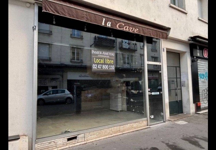 TRES BEAU LOCAL COMMERCIAL DE 80 m2 A LOUER
